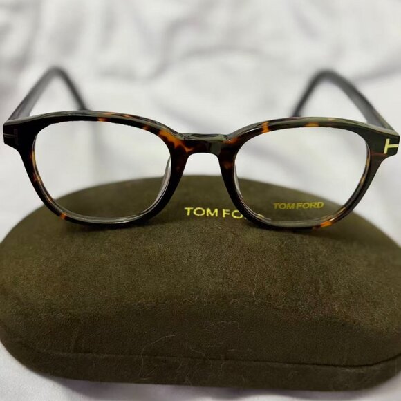 Tom Ford Tortoise Round Glasses - Viral Preppy Aesthetic